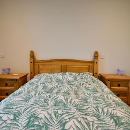 Bright 1 Bedroom In Central Location Lägenhet *