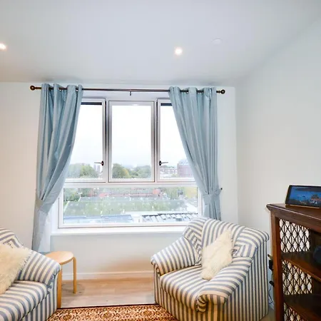 Lägenhet Bright 1 Bedroom In Central Location